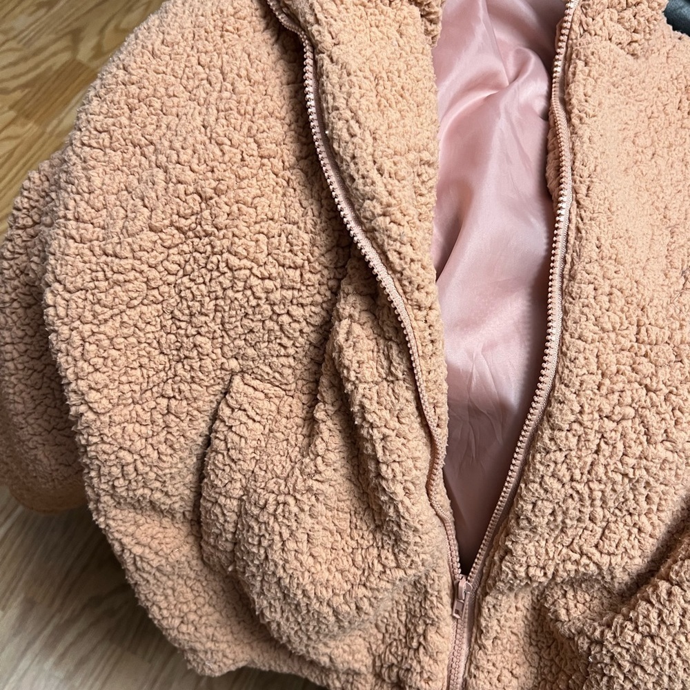 Runway 7 SzM Fuzzy Zip Up - Picture 9 of 10